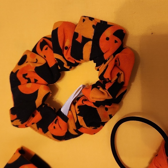 Haloween themed Handmade Spandex/Polyester Headband,  Hair Bow and Scrunchie. - Picture 4 of 7